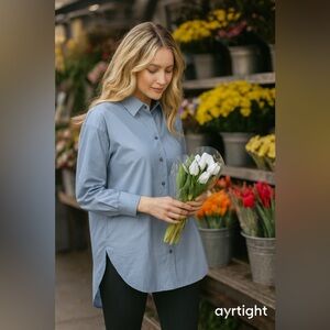 AYRTIGHT CLOTHING - 🇨🇦 Light Blue Poplin Button Down Tunic Shirt. XS P2P 22"